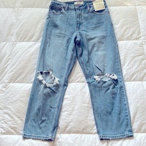 “Curve love” Abercrombie&Fitch ripped mom jeans, new with tags